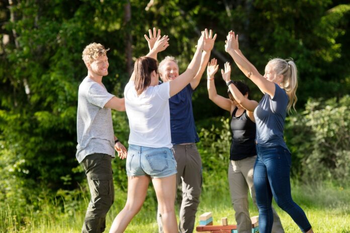 10 Unique and Creative Leadership Retreat Ideas For Your Team